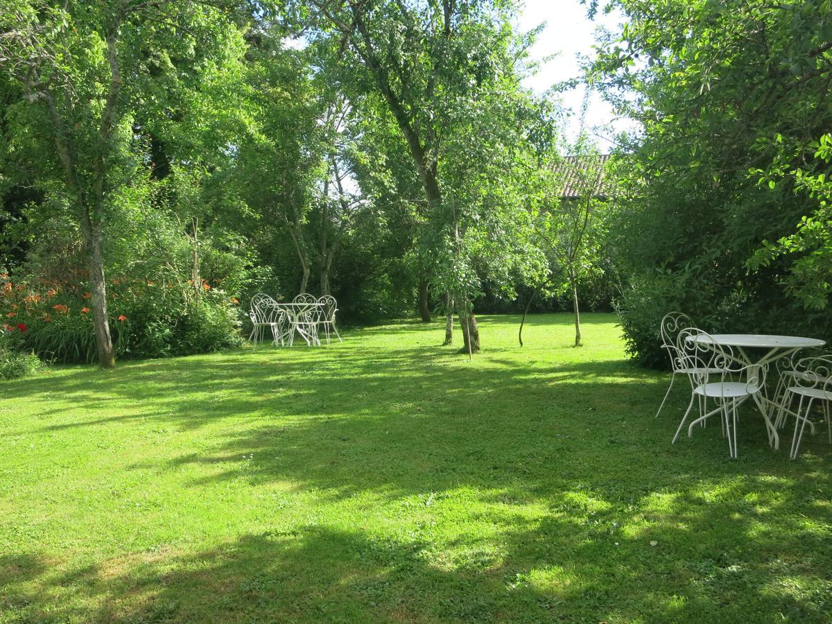 Les Jardins De Lily Hotel Saint-Léonard-de-Noblat Exterior foto